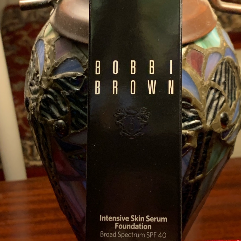 BOBBIE BROWN LIQUID MAKEUP BNIB